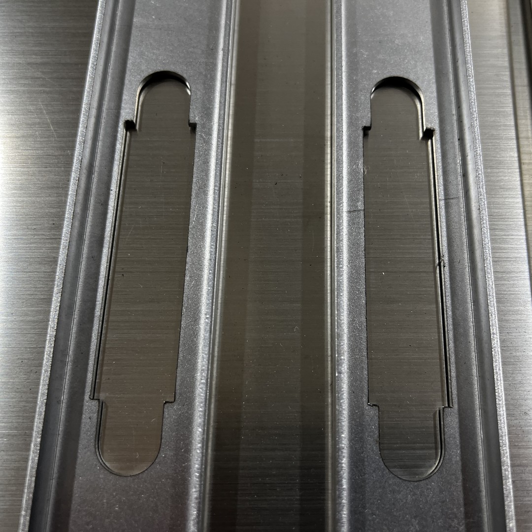 Peças metálicas de alumínio e aço inoxidável com corte a laser
